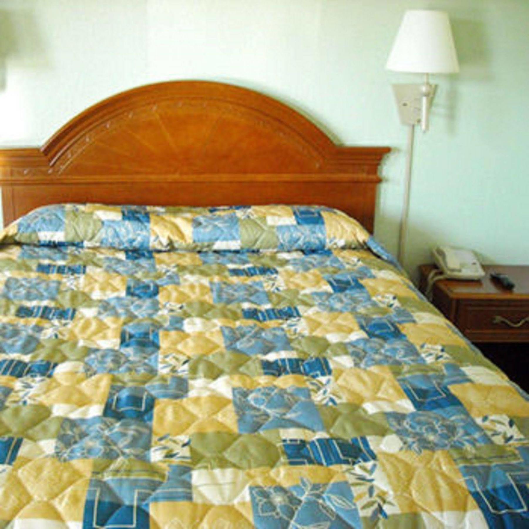 Whispering Pines Motel - Asheville Oda fotoğraf