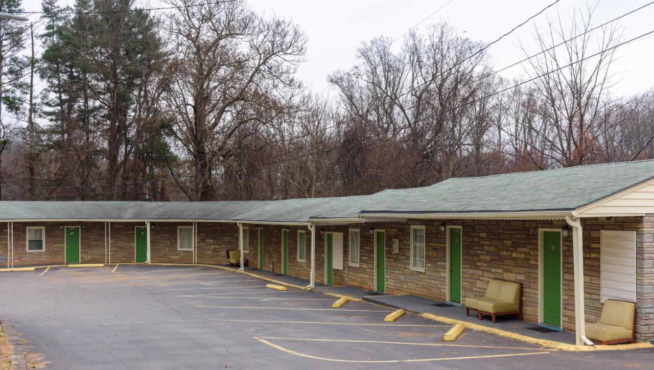 Whispering Pines Motel - Asheville Dış mekan fotoğraf