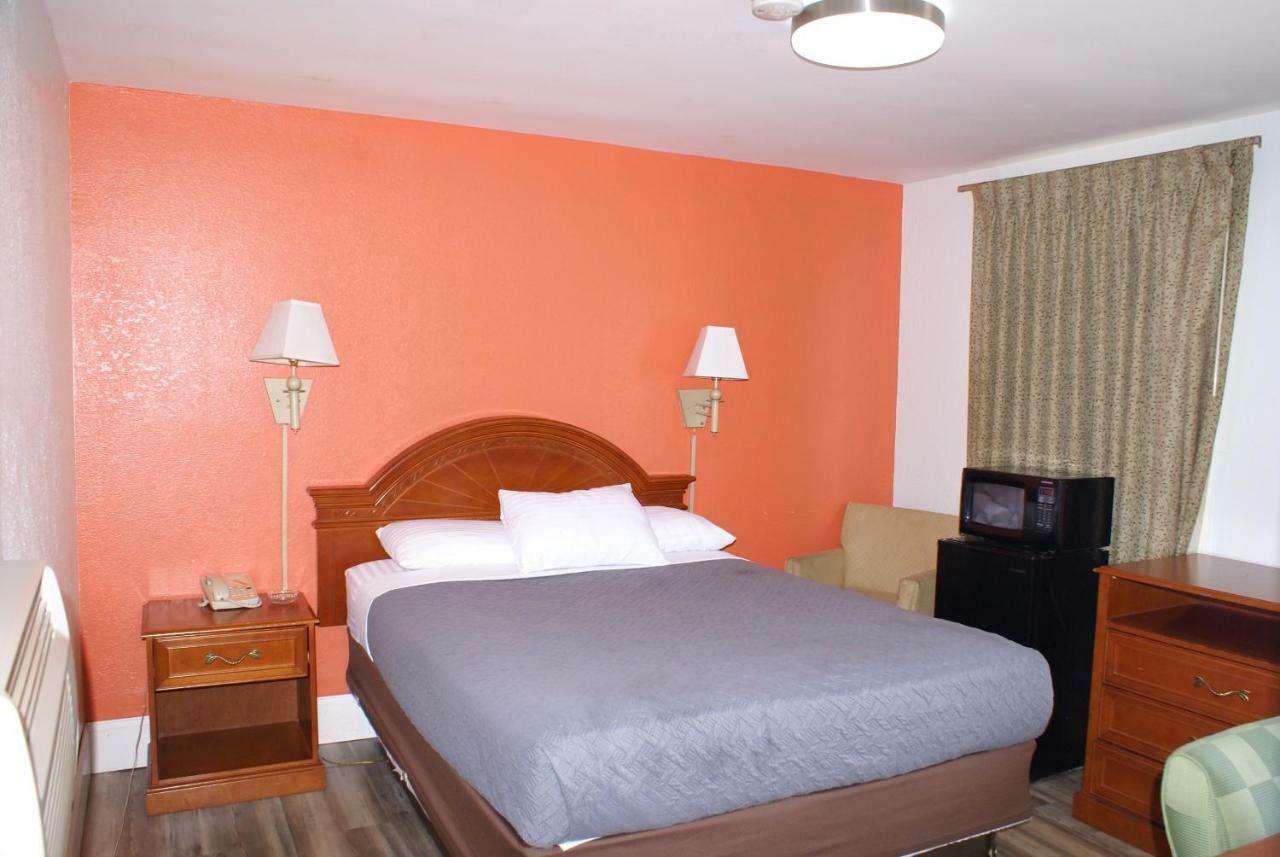 Whispering Pines Motel - Asheville Dış mekan fotoğraf