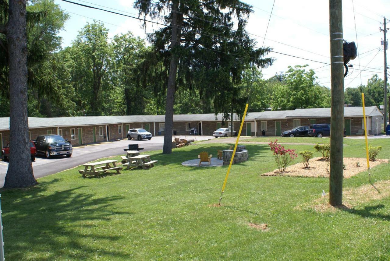 Whispering Pines Motel - Asheville Dış mekan fotoğraf